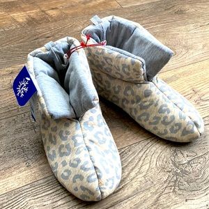 DEARFOAMS BOOTIE SLIPPERS SIZE L (9-10) NWT